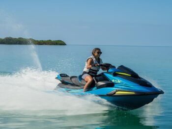 2027-Yamaha-VXLTDHO-EU-Lagoon_Blue-Action-001-03